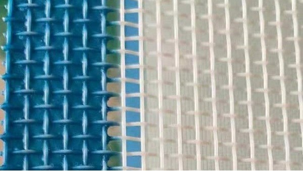 聚酯螺旋網(wǎng)輸送帶-質(zhì)保服務(wù)更放心{旭瑞網(wǎng)業(yè)}