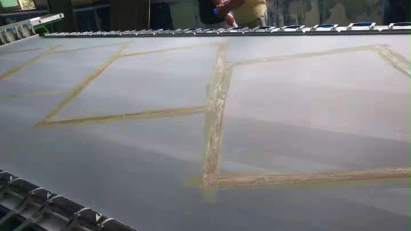 玻璃印刷中絲網(wǎng)印刷和UV印刷工藝特點有什么不同？