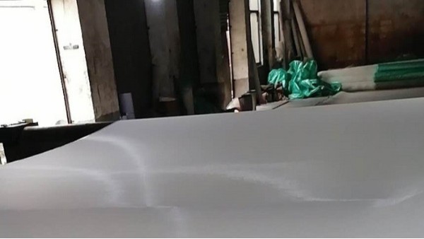 工廠污泥脫水時粘濾布的原因分析及解決方法是什么？{旭瑞網(wǎng)業(yè)}