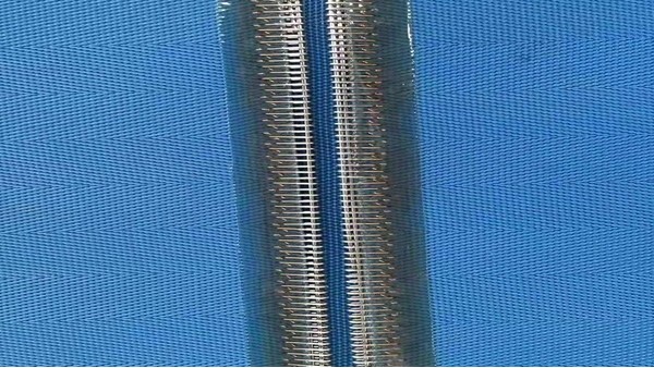 過(guò)濾布在接頭處的不適當(dāng)粘接也會(huì)引起起皺——旭瑞網(wǎng)業(yè)