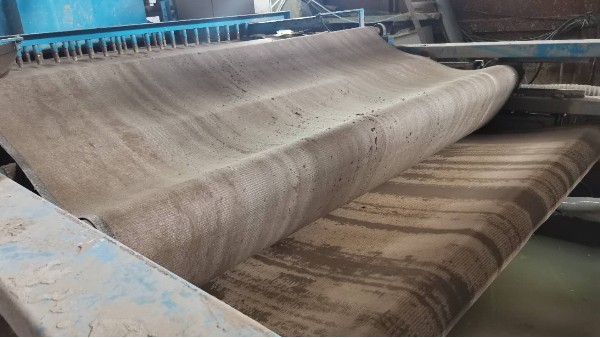 鄭州污泥脫水廠家加什么絮凝劑——{旭瑞網(wǎng)業(yè)}